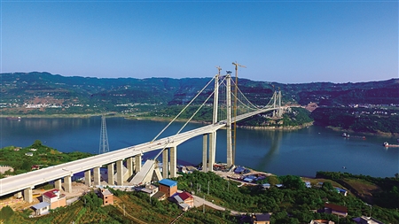 建设中的万州驸马长江大桥