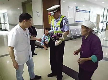 5岁女孩把502胶水滴入眼睛 快救好奇宝宝_新