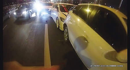 追尾现场 渝中警方供图