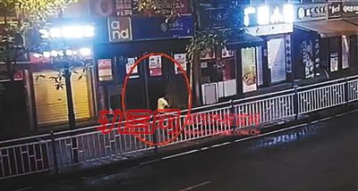 郭某盗窃视频截图