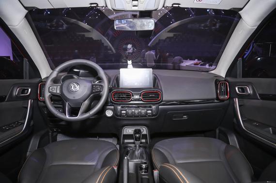 东风风神AX4炫潮上市 售价6.68-10.18万_重庆