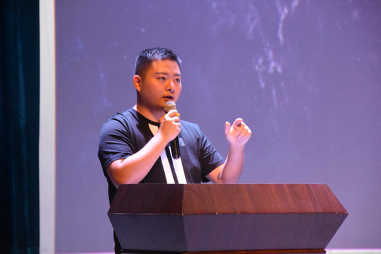 璨世影业发展有限公司总裁崔璨