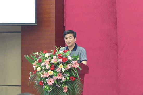 重庆市人力资源和社会保障局党组副书记、副局长周平发表讲话