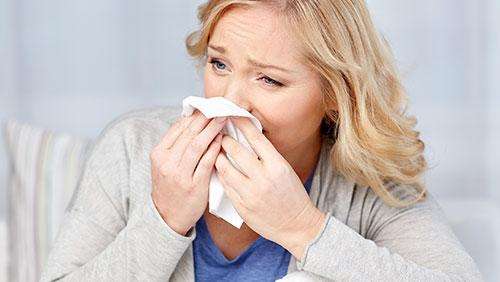 喷嚏不断究竟是秋季感冒还是过敏性鼻炎?
