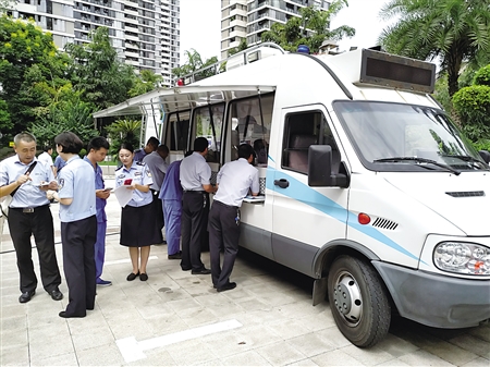 重庆买车现场可注册登记 市民无需车管所排队