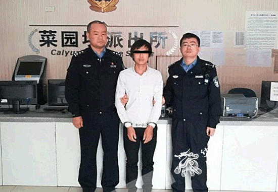 民警抓获盗窃嫌疑人。警方供图