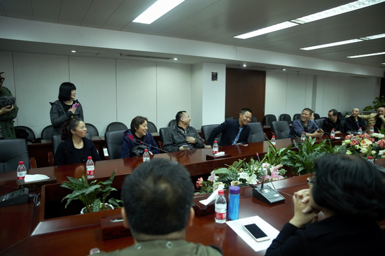 重庆18人合买双色球中了1110万