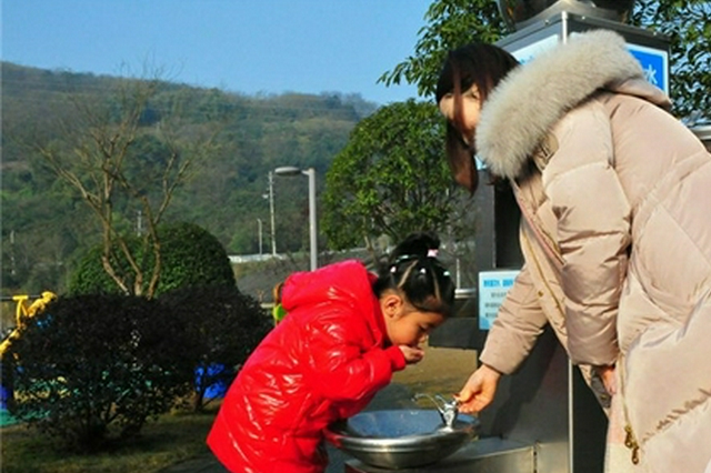 冬天街頭也有免費熱水喝！重慶已建成上千個公共直飲水點