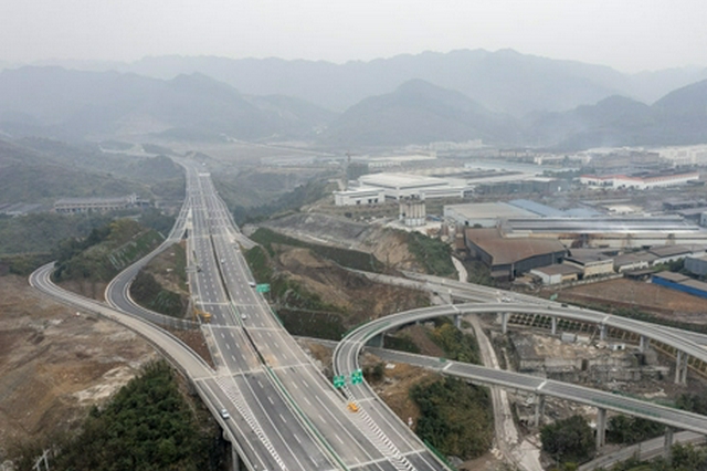 最新进展！渝黔高速公路扩能项目万盛段建设进入尾声