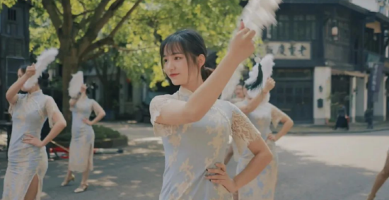 两江影视城街区表演 景区提供