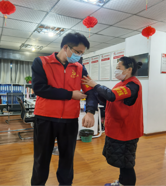 张宸在渝北区人和街道邢家桥社区(爱家苑)上岗