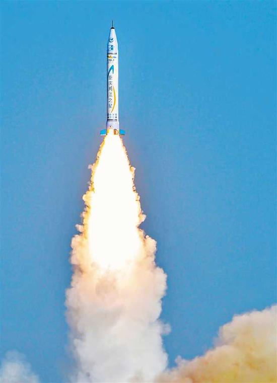 5月17日7点33分,西北某发射基地,由中国民营企业零壹空间自主研制的OS-X型火箭“重庆两江之星”首发成功。记者 万难 摄
