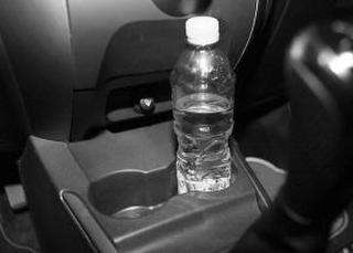 放在车内的矿泉水有毒?这些细节要注意