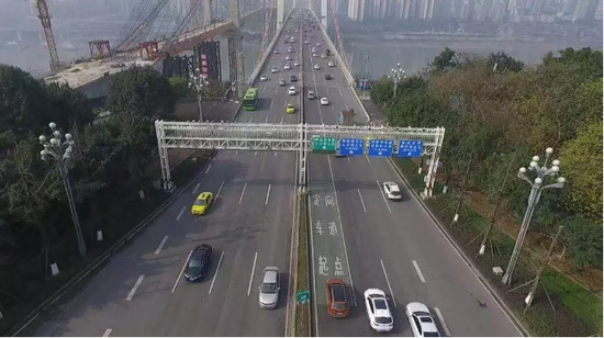 重庆市民驾车出行 来源:重庆交巡警
