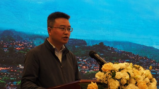 雷山县人民政府副县长梁定华