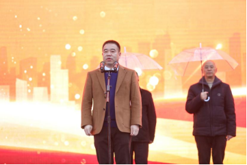 丰都县委常委、县政府常务副县长陈金富同志宣布开幕