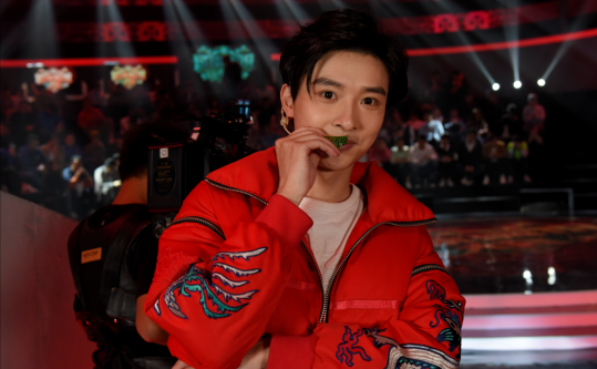 《足球解说大会》首播热度飙升 解说激情点燃