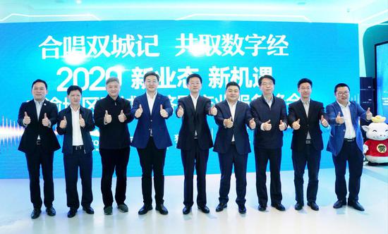 重庆市委常委,两江新区党工委书记、管委会主任段成刚出席活动