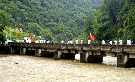 學員體驗“重走長征路”石壕紅軍路段