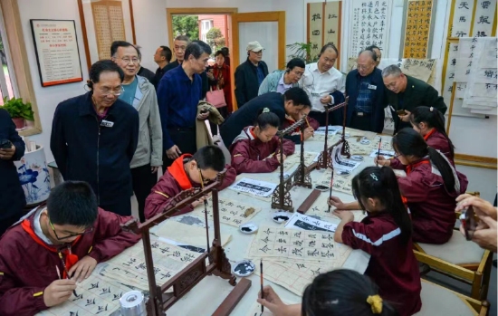 实地参观。市关工委供图