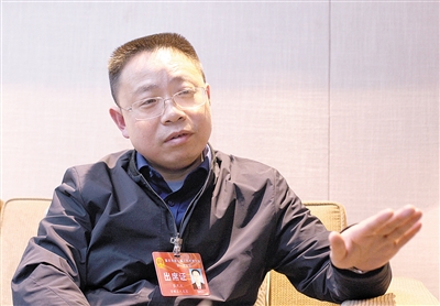 26 10:30:28 重庆晨报 摘要:市人大代表张凤政是万州区龙驹镇党委书记