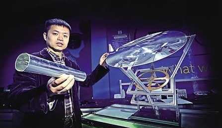 凌睿展示智能光导照明系统 本组图片由首席记者 钟志兵 摄