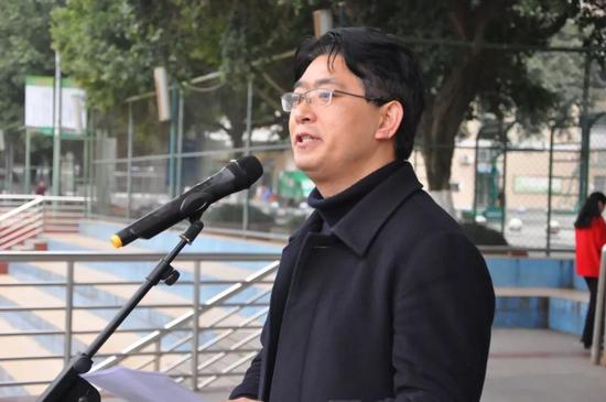 【重庆市江北中学校党委书记、校长 但汉国发言】