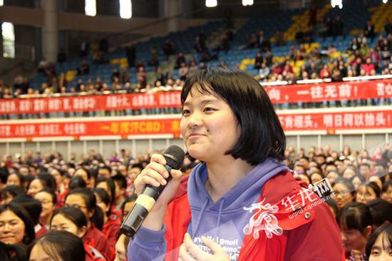 学子现场共话梦想 岳洪玉 摄