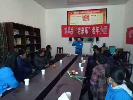 社工团队带领“老来乐”老年小组做活动