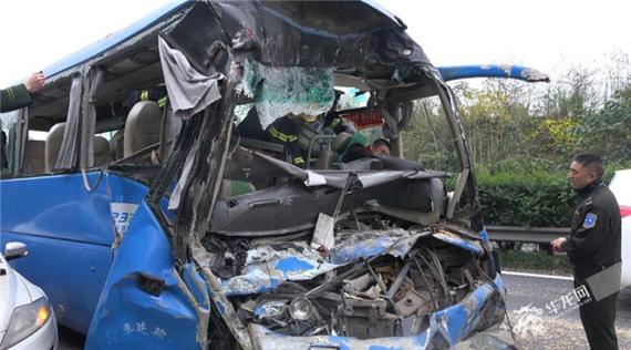 G93成渝环线高速发生交通事故 15人受伤