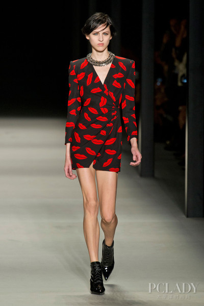 圣羅蘭紅唇印花之戰(zhàn) 劉嘉玲杠上桂綸鎂 圣羅蘭紅唇印花之戰(zhàn) 劉嘉玲杠上桂綸鎂