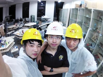 胡振宇(左)、清华大学博士严丞翊(中)、有六年机械工作经验的吴晓飞(右),创立了国内首家提供探空火箭发射服务的私人企业。受访者供图胡振宇