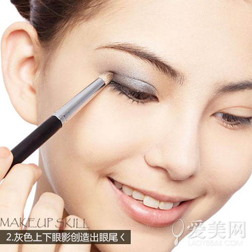  女人味法式妆容 夏转秋打造神秘优雅 