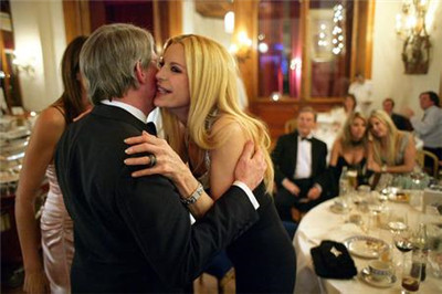 欧洲人最爱亲吻:见识不同国家见面礼仪|见面礼