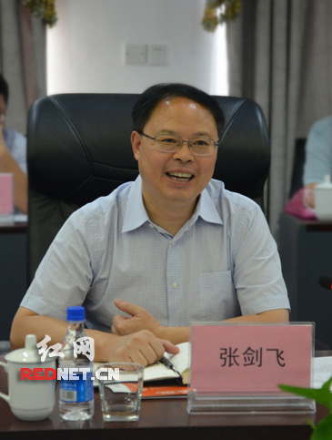 张剑飞指出,要大力支持保险业发展。