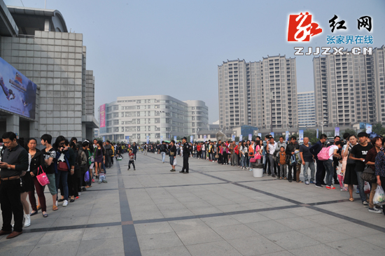 索道公司游客排队