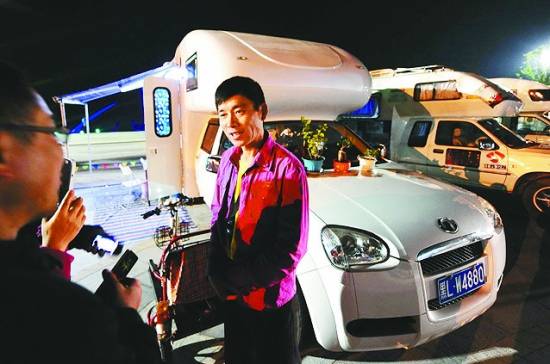 二三十辆房车齐聚千岛湖 夫妻贷款买房车穷游