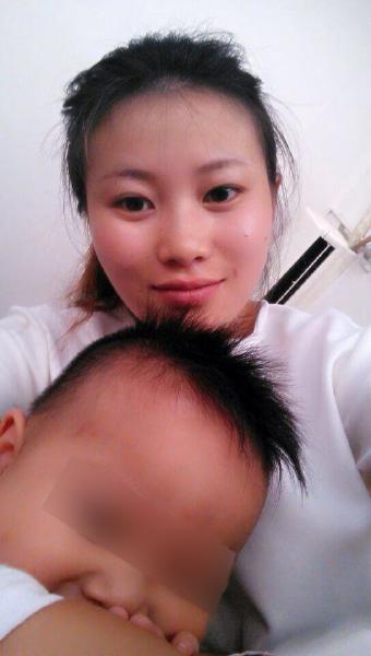 李某生前与儿子的合照。(家属供图)