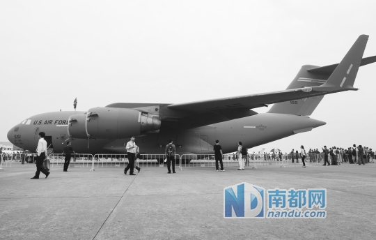 三国大运输机竞技 中国运-20刺激美国C 17参展_新浪广东_新浪网