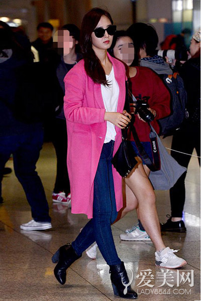  少女时代街拍示范 秋装混搭星味十足 