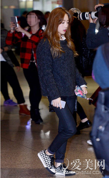  少女时代街拍示范 秋装混搭星味十足 
