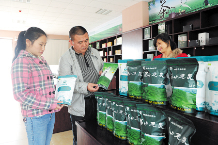湖南沩山湘茗茶业有限公司集生态茶园基地建设、有机产品生产销售、茶叶及旅游文化传播于一体,系全国食品工业龙头企业。余志雄 摄