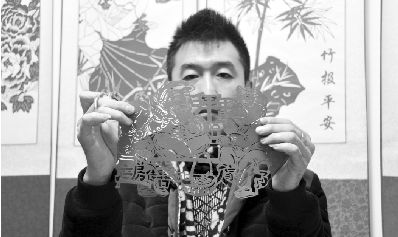 山西小伙武汉设立剪纸工作室 最高单月赚10万
