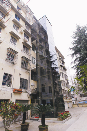 诸暨小区现私人观光电梯 规划局长承认经过审