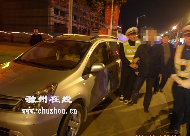 天长一男子酒后驾车接孩子放学 驾驶证将被降级