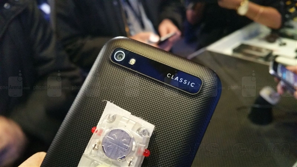 黑莓Classic正式发布：物理键盘回归！
