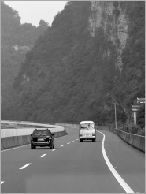 宜巴高速界岭隧道正式通车,标志着沪蓉高速全线贯通。东方IC图