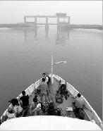 2014年9月26日， 引江济汉工程正式通水通航。本报记者 刘源 摄