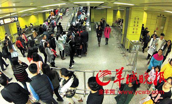 疏导密集人流广州严阵以待: