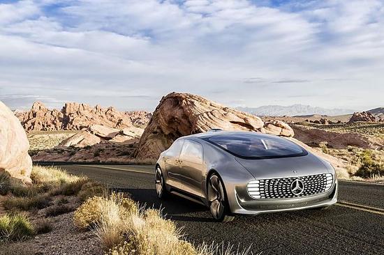 F 015 Luxury in Motion